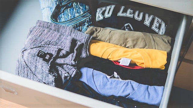 How to Keep Clothes Smelling Fresh in Drawers