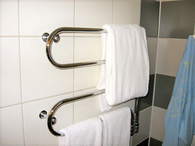 Towel Rack Ideas for Small Bathrooms
